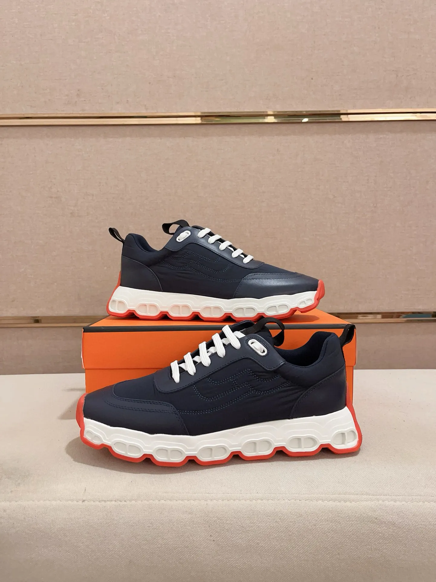 Factory price: 460💰《HERMES》【Classic Original Version】Hermès; Top 🔝 Purchasing Agency 🔍🔍 Men's latest 🇺🇸 counters are on sale simultaneously, original imported from Italy ▲▲First-layer cowhide ▲▲ (high-end, extravagance and class) times) Exquisite workmanship (Italian 🇮🇹Imported water-dyed 🐂cowhide lining) sole: Original sole provided by the original factory, ⚠️exclusive double-layer activity·TPR·rubber·combined molded outsole; super comfortable·wear-resistant·non-slip·environmental protection The real thing is more beautiful if you take the real thing (high quality, follow the order), you can enter and exit the counter at will * Number of yards: 38·39·40·41·42·43·44# (can be customized 45.)
